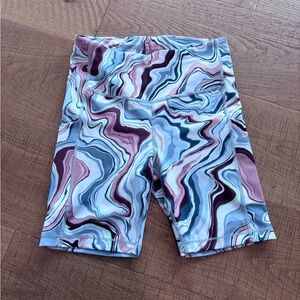 Athleta ultimate stash pocket 7” shorts. Small. Great condition.